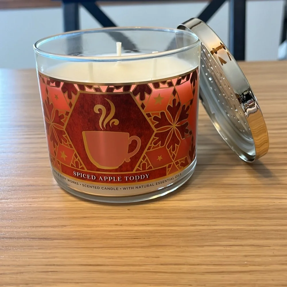 Bath & Body Works 3 Wick Candle. Spiced Apple Toddy.